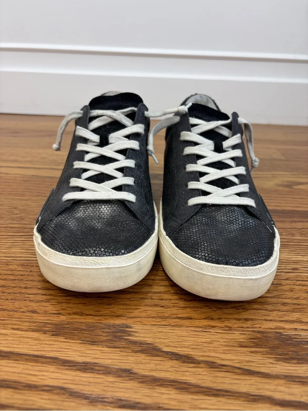 Dolce Vita Zina Sneakers Onyx Embossed Leather (11)